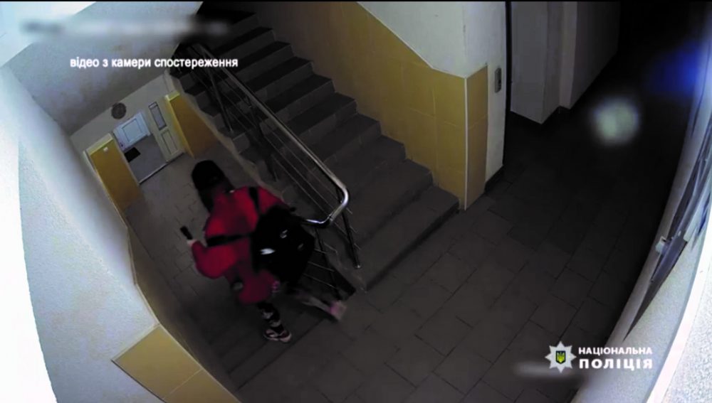 Поліцейські показали відео, як втікає підозрювана у вбивстві іноземного студента