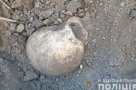 Страшна знахідка: на Тернопільщині селяни на городі розкопали людські рештки (ФОТО)