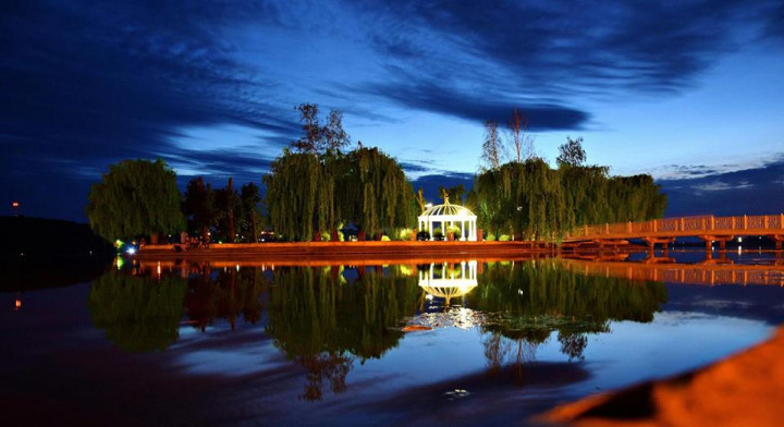 Тернопільське озеро, вечірнє фото
