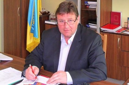 На Тернопільщині голова сільської ОТГ за рік отримав 800000 гривень зарплати