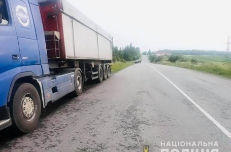 Трагедія на дорозі: колесо вантажівки відірвалося і вбило пішохода (ФОТО)