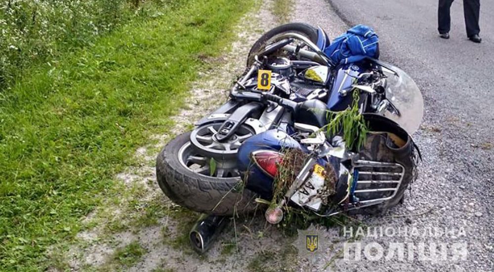 Аварія на трасі Почаїв-Кременець: чоловік упав з мотоцикла і отримав травму хребта