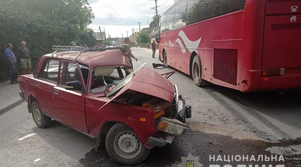 Аварія у Бережанах: водій, який на “Жигулях” врізався в автобус, був п’яним
