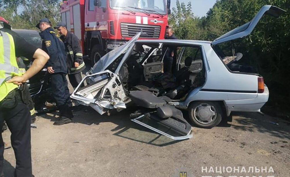Аварія на Теребовлянщині: поблизу Плебанівки зіткнулися Опель і Славута