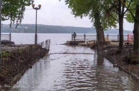Через дощі та реконструкцію русла річки у Тернополі затопило парк і набережну (ФОТО)
