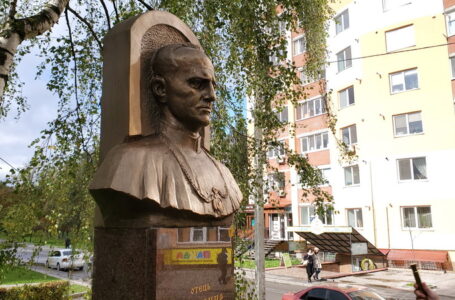 Священнику, який піднімав Тернопіль, відкрили пам’ятник (ФОТО)