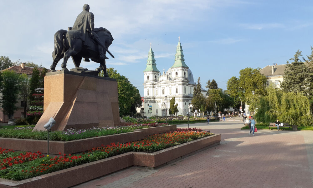 Пам’ятники Тернополя: від серйозного до смішного. Частина 6 (ФОТО)