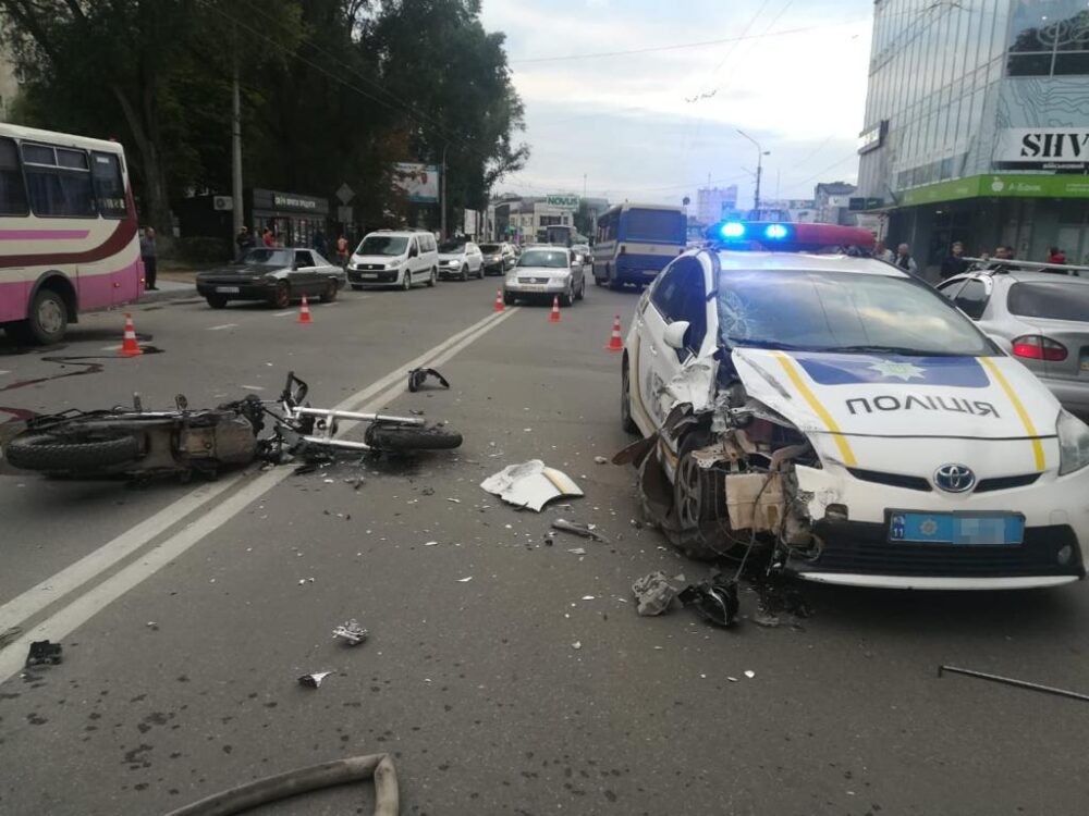 Мотоцикліст із Бережанського району зіткнувся із автомобілем патрульної поліції (ФОТО)
