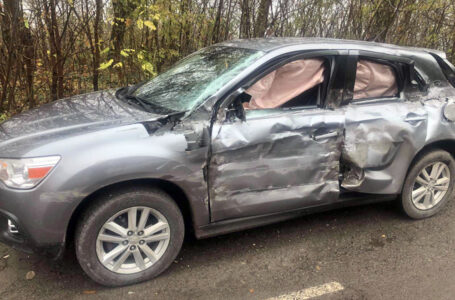 Аварія на Тернопільщині – причеп фури занесло на повороті і він вдарив легковика (ФОТО)