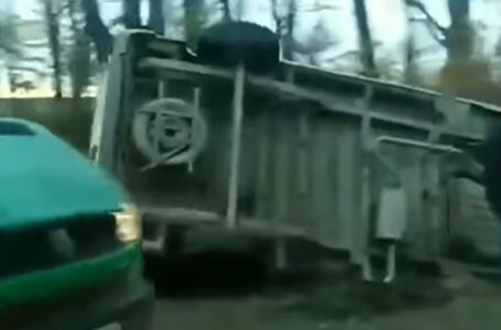 Аварія на трасі Тернопіль-Чортків – автомобіль з’їхав на узбіччя і перекинувся (ВІДЕО)