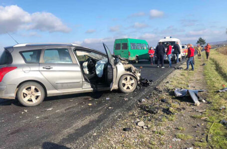 Водій з Тернополя потрапив у страшну аварію на Прикарпатті. Двоє людей загинули (ФОТО)