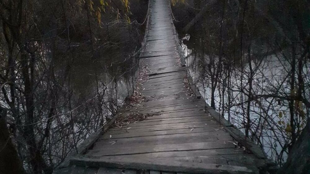 На Тернопільщині 83-річна жінка упала з кладки у річку і загинула