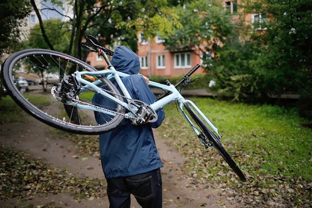 У Шумську жінка приїхала на батьківські збори і у неї під школою вкрали велосипед