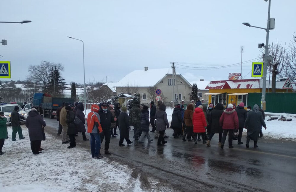 П’ятий день поспіль: у Чортківському районі люди бунтують проти нових тарифів на газ (ВІДЕО)