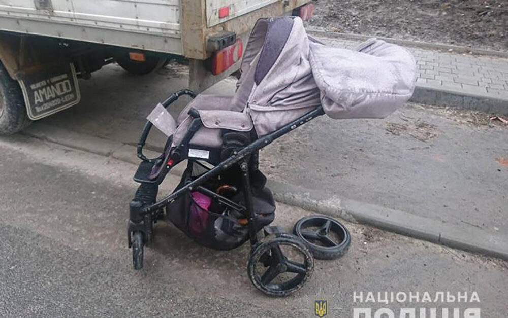 У Тернополі водій “Шкоди” збив дитячу коляску. Травмовано півторарічну дівчинку