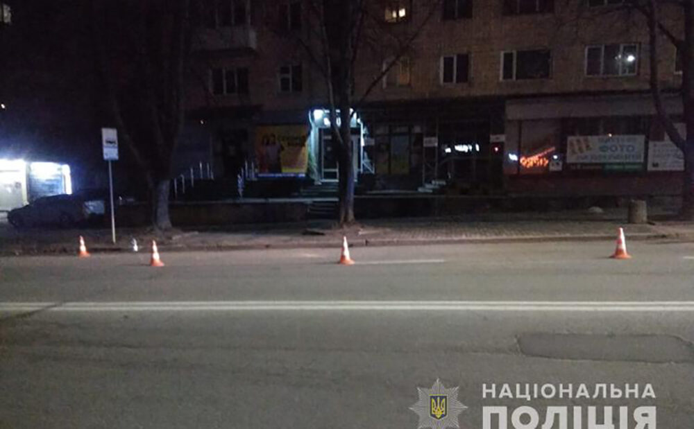 У Тернополі водій легкового автомобіля збив 46-річну жінку і втік з місця ДТП (ФОТО)