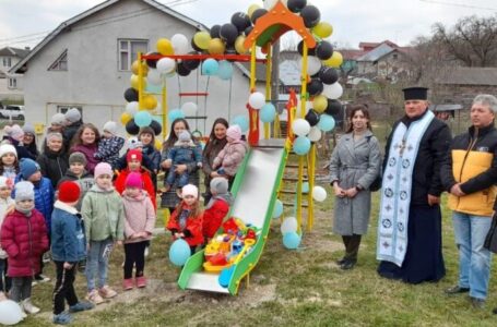 У селі Ліщанці завдяки підтримці ТзОВ “Бучачагрохлібпром” облаштовано дитячий майданчик (ФОТО)