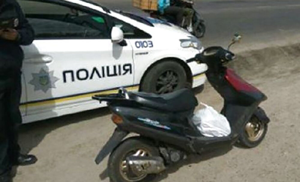 Поблизу Чорткова поліцейські безпідставно зупинили п’яного водія скутера