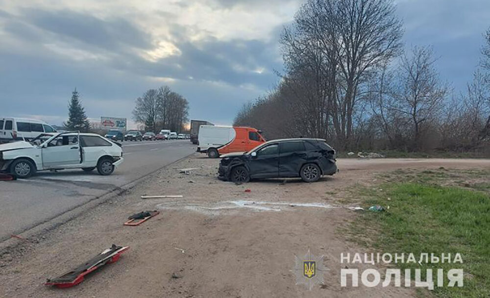 Зіткнулися 4 автомобілі: у поліції розповіли деталі аварії на трасі Тернопіль-Хмельницький (ФОТО)
