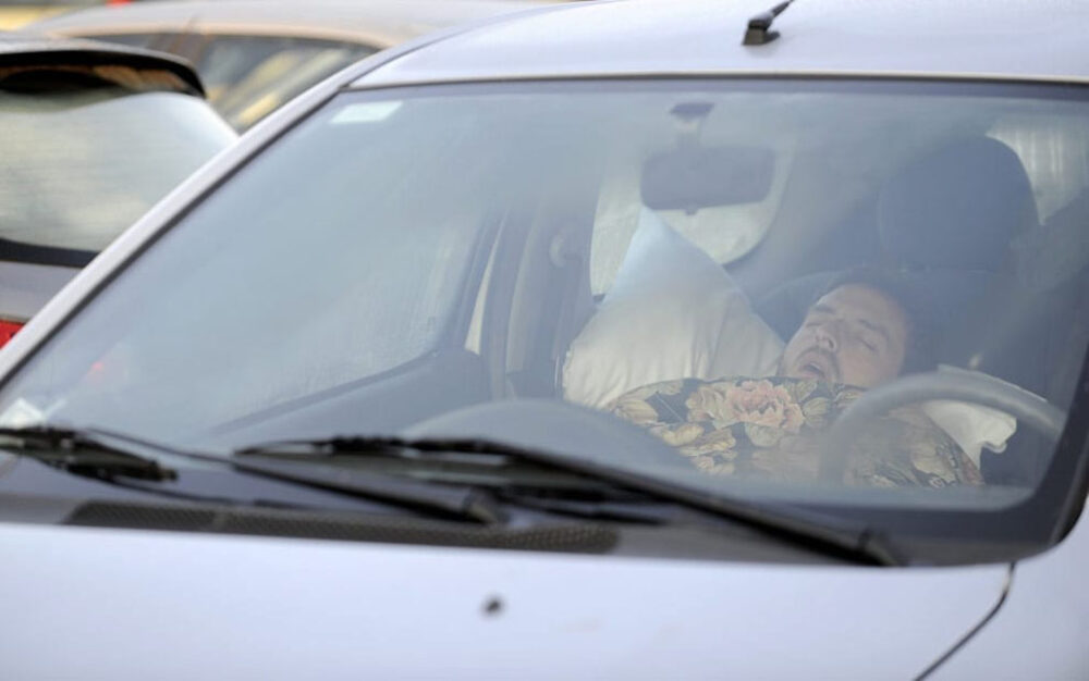 У Борщеві біженець із Запоріжжя спав у машині і отримав протокол за п’яну їзду