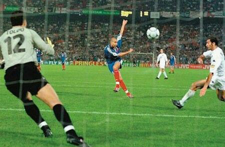 гол Трезеге у фіналі Євро-2000