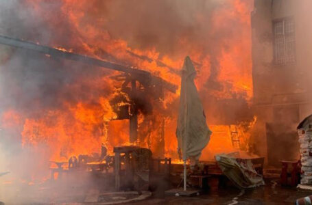 У центрі Тернополя велика пожежа – горить бар “Коловорот” (ОНОВЛЕНО)