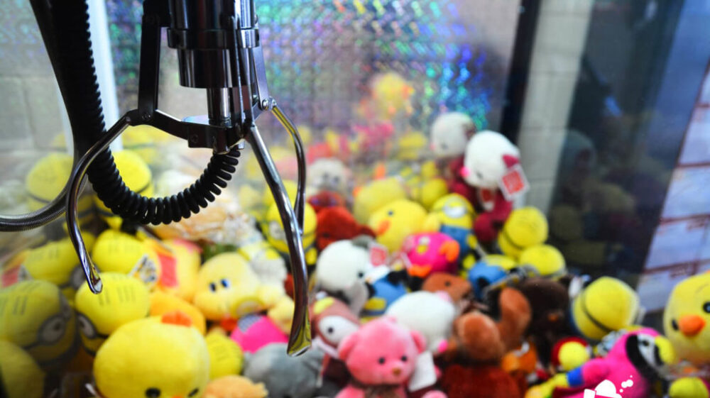 Вдарило струмом: у Тернополі біля автомата з іграшками травмувалася дитина
