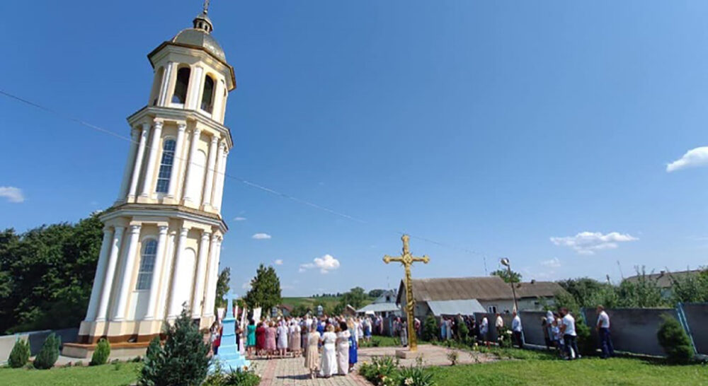 На Бучаччині у селі Новоставці освятили церковні дзвони (ФОТО)