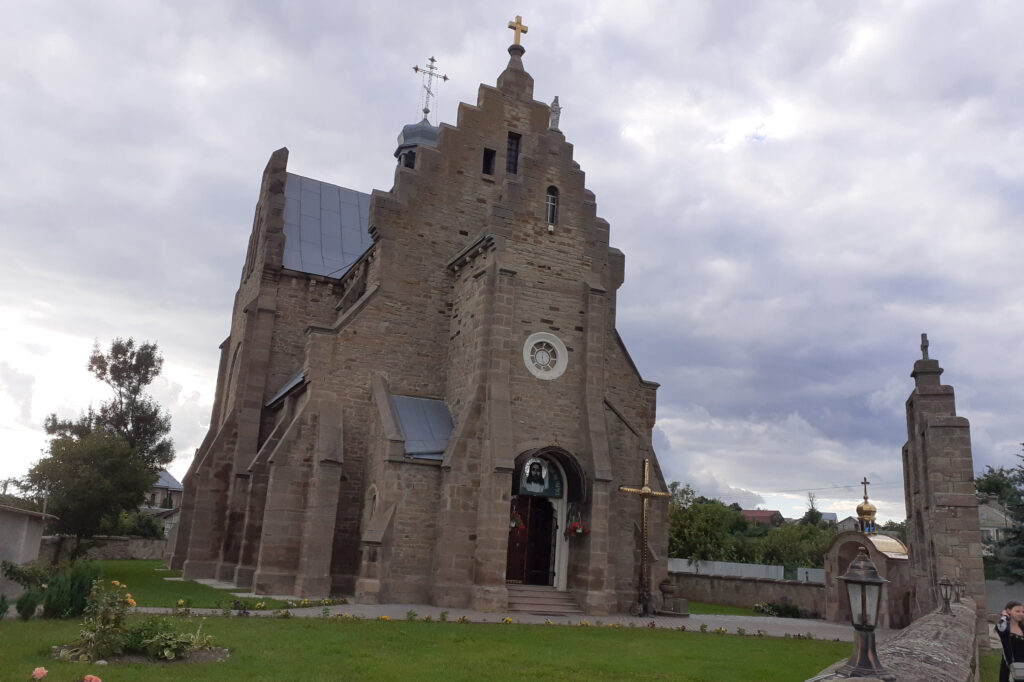 буцнівський костел, церква апостолів Петра і Павла
