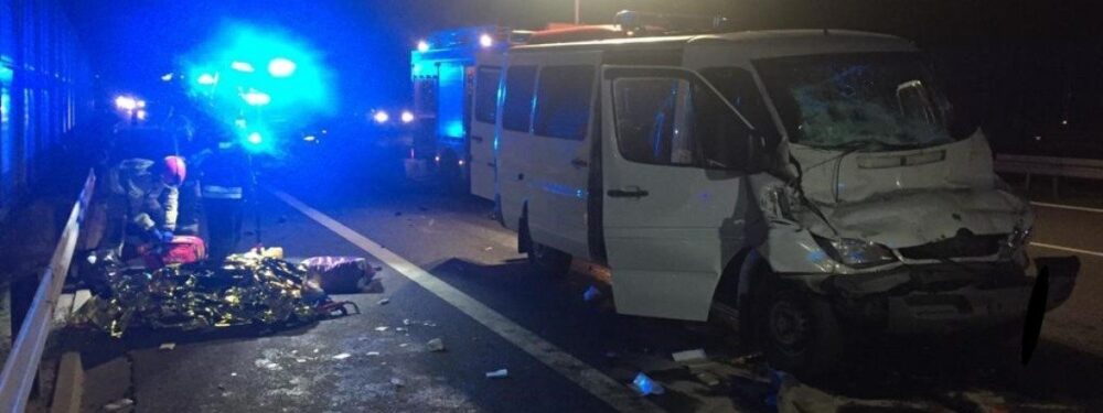 У Польщі мікроавтобус з українцями потрапив у ДТП – 9 травмованих