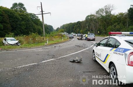 Страшна аварія поблизу Тернополя – на перехресті зіткнулися три автомобілі (ФОТО)