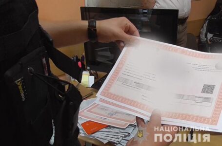 У Тернополі викрили двох чоловіків, які продавали фальшиві ПЛР-тести