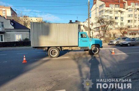 ДТП у Тернополі: водій учбового авто збив пішохода (ФОТО)