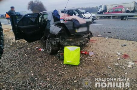 Поблизу села Мишковичі перекинувся автомобіль: водій отримав важкі травми