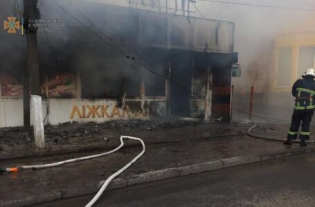 Пожежа у Теребовлі: рятувальники ліквідували вогонь у торгових кіосках (ФОТО)