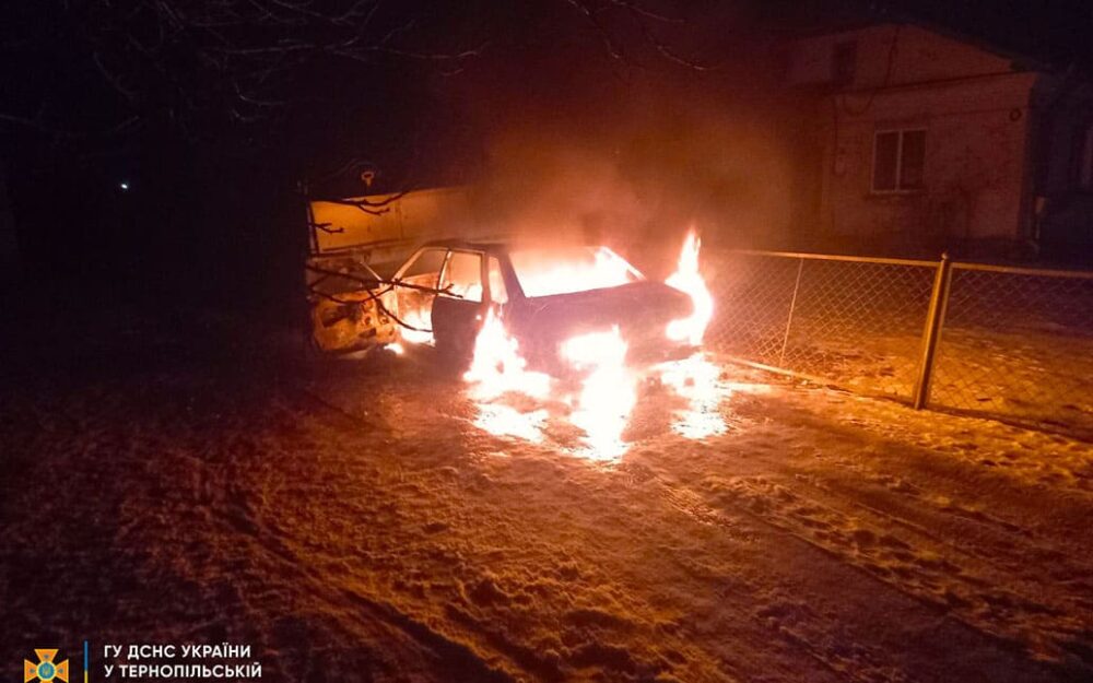 На Теребовлянщині згорів легковий автомобіль (ФОТО)