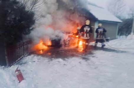 На Бучаччині згорів автомобіль “Жигулі” (ФОТО)