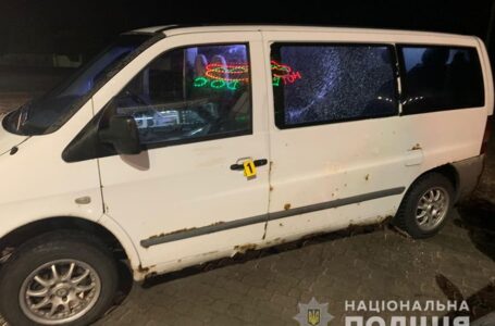 На Львівщині п’яний юнак обстріляв мікроавтобус, у якому їхали тернополяни