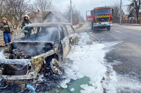 На Зборівщині згорів автомобіль “BMW Х5” (ФОТО)