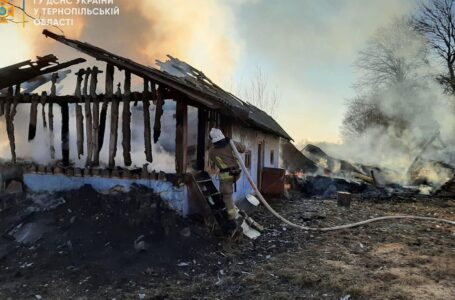 На Бережанщині згоріла господарська будівля (ФОТО)