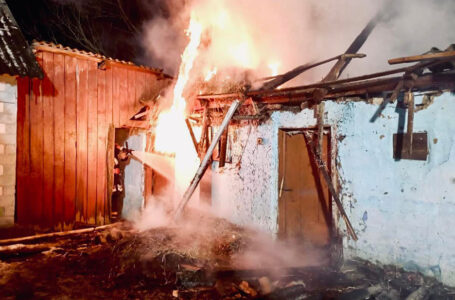 На Бучаччині вночі згоріла господарська будівля (ФОТО)