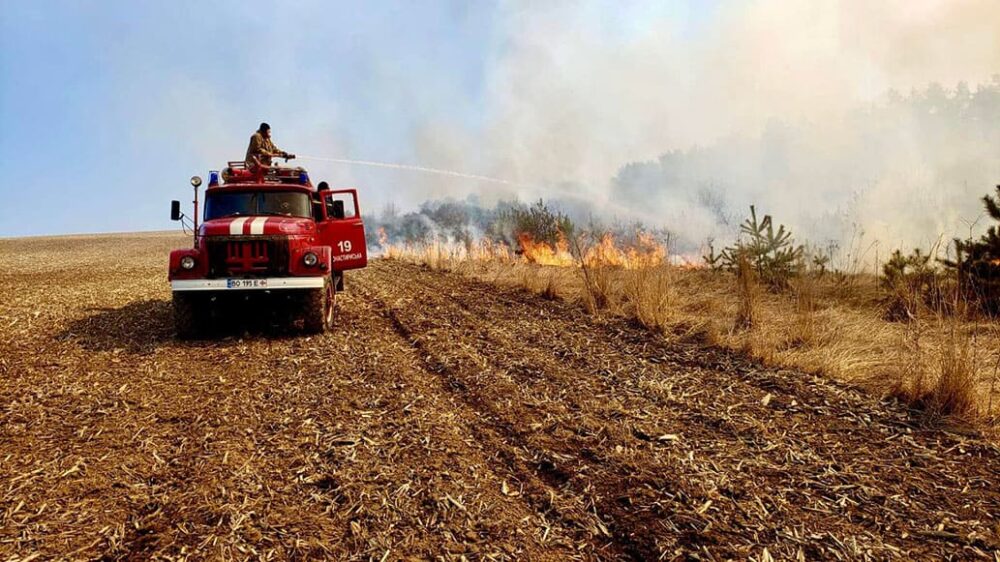 На Тернопільщині під час спалювання сухої трави загинув чоловік