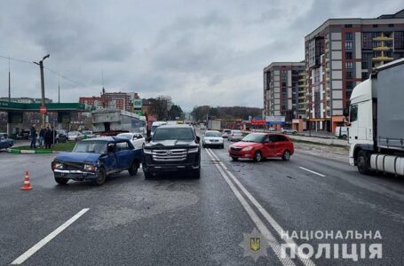 У Тернополі зіткнулися три автомобілі. Травмовано 11-річну дівчинку