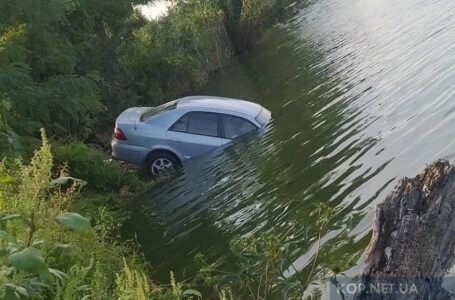 Аварія на трасі Львів – Тернопіль: автомобіль злетів у річку і перекинувся