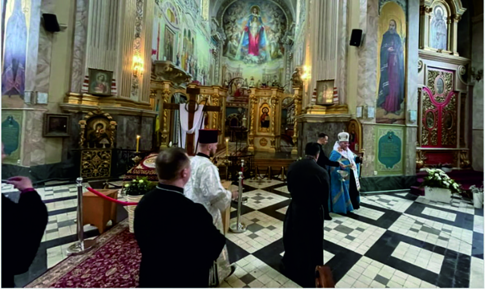 Плащаниця майже неушкоджена: тернопільська катедра уже готова до празника Пасхи