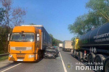 Поблизу Тернополя водійка з Черкащини спричинила аварію за участі шести автомобілів