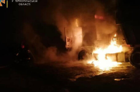 У Борщеві вночі загорілася вантажівка DAF