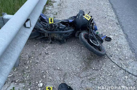 У Копичинцях 17-річний мотоцикліст в’їхав у металеву огорожу