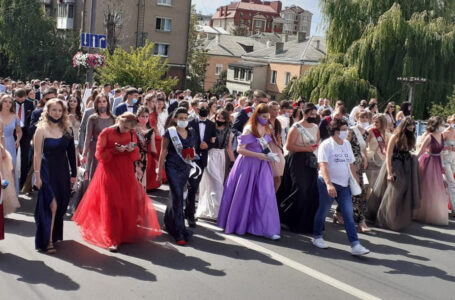 У Тернополі через воєнний стан відмінили парад випускників