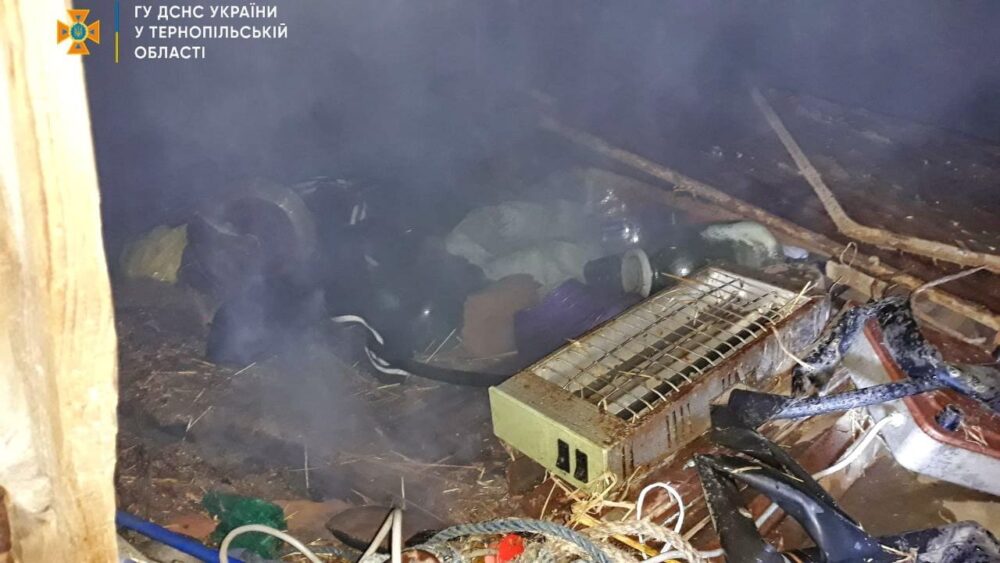 У Скалаті виникла пожежа господарської будівлі (ФОТО)
